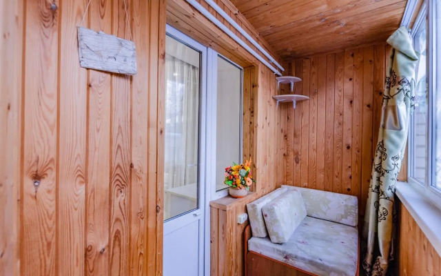 Погостим на улице Лазарева