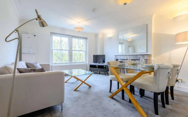Spacious 2 Bedroom Flat in Kensington