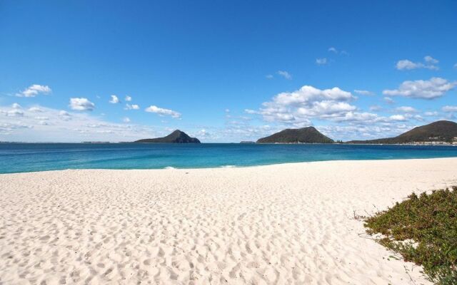 Albacore, Unit 6, 12 Ondine Close