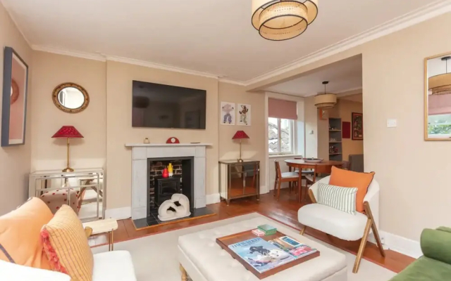 Stunning 2 Bedroom Apartment in the Heart of Chelsea