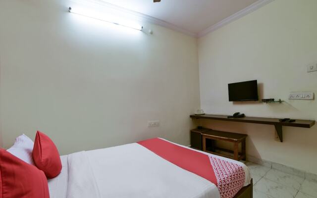 OYO 16533 Hotel Sudarshan