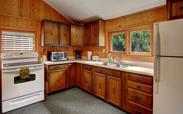 Riverside Ranch with Guest Cabin and Fireplace