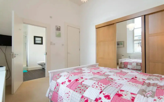 Elegant & Spacious 2 Bedroom Apt