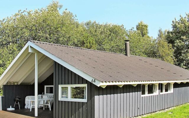 Pleasant Holiday Home in Væggerløse With Whirlpool