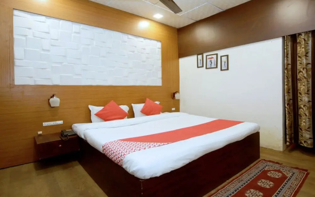 Hotel E Square By OYO Rooms