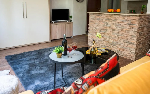 Design Studio Apartment Near the Center