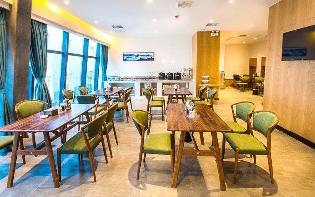 Gujing Junlai Hotel (Luhe Convention & Exhibition Center)