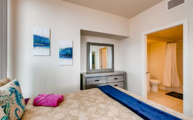 Walk to Everywhere Gaslamp 2 BR2 BA