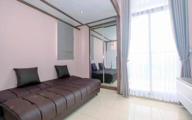 Minimalist and Comfy Studio Dave Apartment By Travelio – Guest Rooms – Depok
