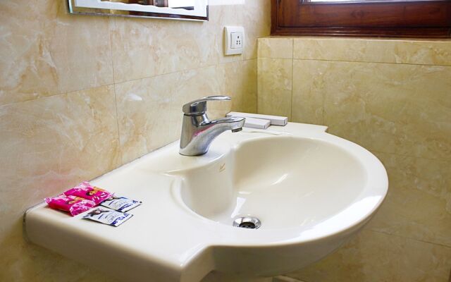 Fabhotel Hill View Suites