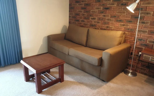 Finley Palm Motor Inn