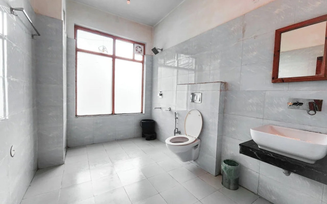 Singh Saab Rooms & Cafe