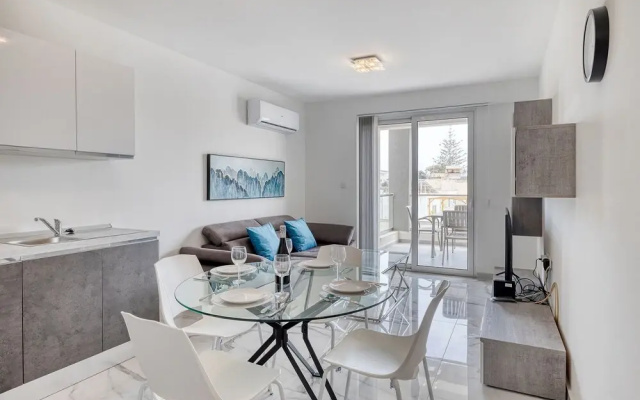 Splendid 2BR Apartment in Central St Julian s