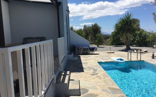 Cozy Villa With Pool and Parasol in Kirianna