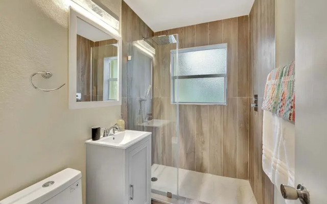 Pompano Beach Bungalow for 5!
