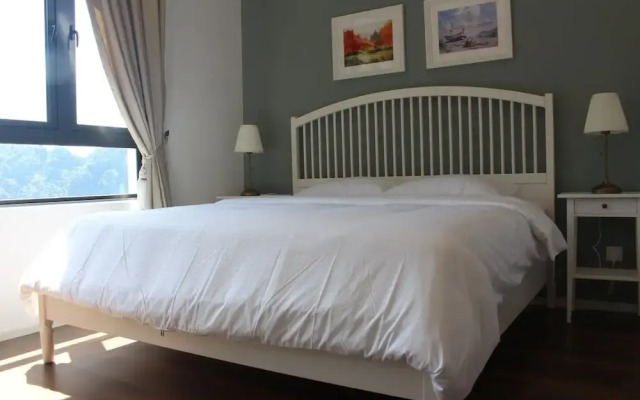 Mountain & Theme Park Views' Cozy Suite