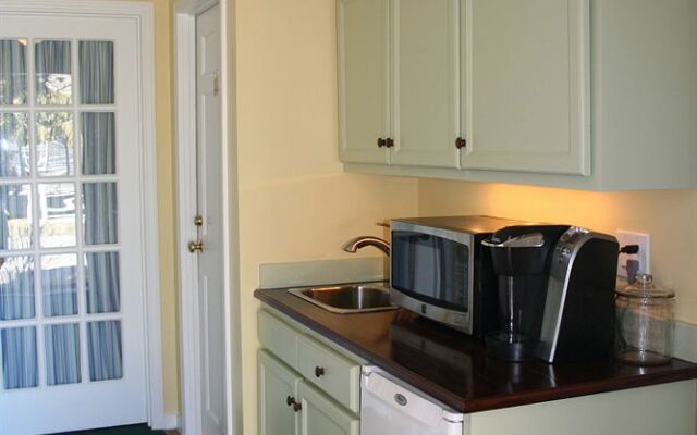 Seven Sea Street Inn