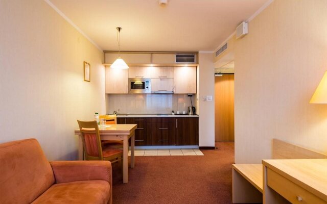 Hotel Apartments Zgoda Warszawa by DeSilva