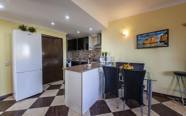 B47 - Walkway Beach View Apartment