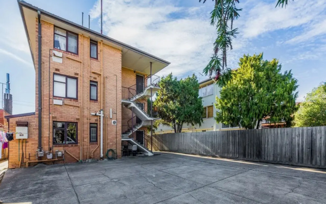 2 Bed Apartment With Free Parking - Netflix, Close to Train