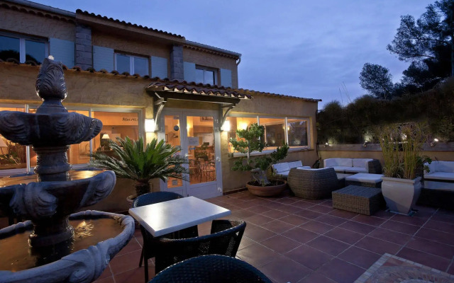 Отель Les Calanques