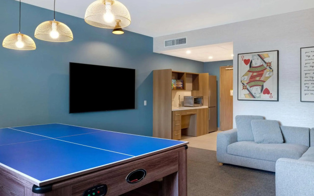 Home2 Suites by Hilton Montreal Dorval