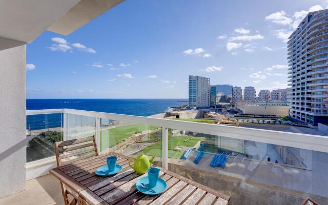 Modern Seaview Apartment, Top Location