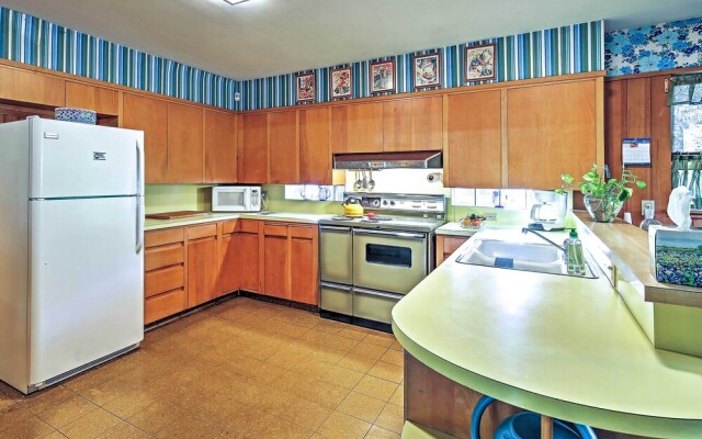 Mid-century Hideaway: Spacious Brownsville Home!