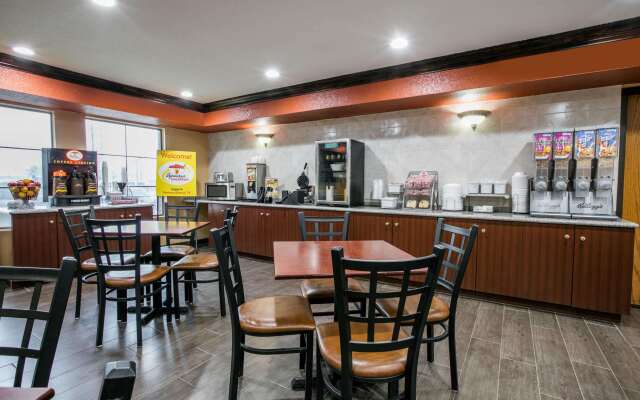 Super 8 by Wyndham Farmers Branch/North Dallas