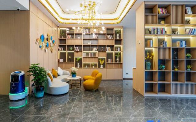 Starway Hotel (Xipu Baicao Road)