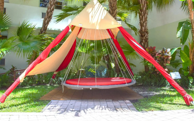 Dorchester Miami Beach Hotel & Suites