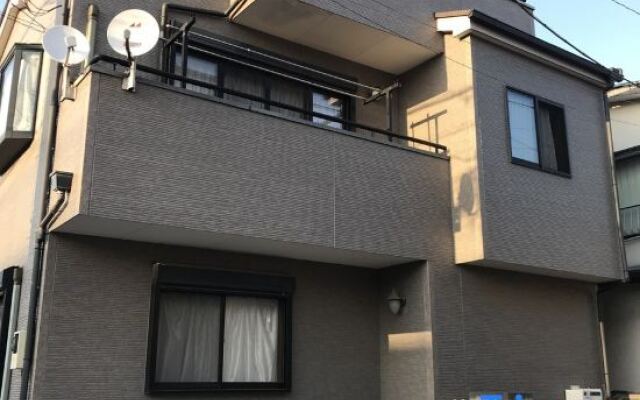 8 minutes walk from JR Nishikawaguchi; Wi-Fi free; maximum 9 family group warm welcome; loan cutting