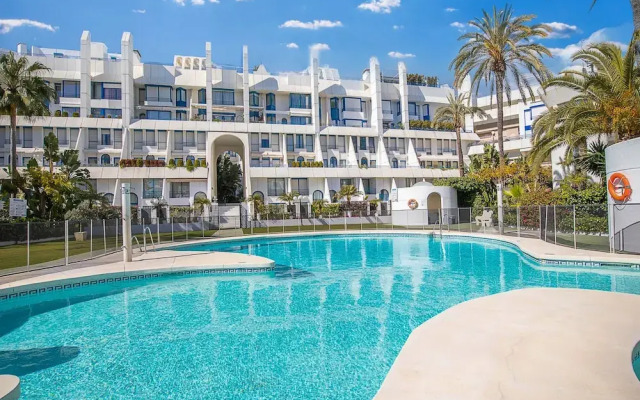 Marbella Pool House Gf55on sea Shore