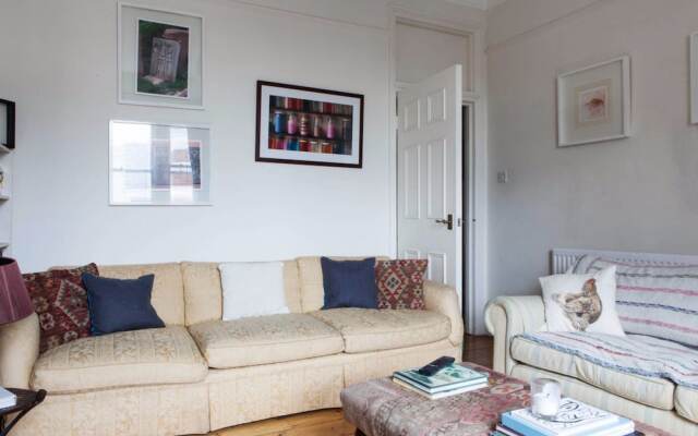 Spacious 2 Bedroom Flat in Battersea Park