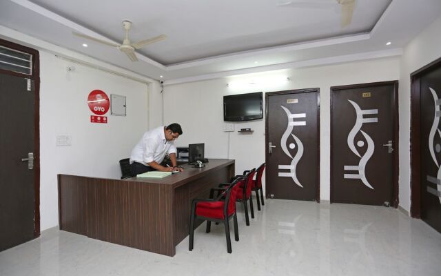 OYO 9596 Hotel Radha Nikunj Residency