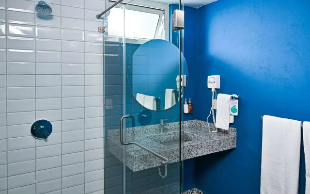 Vista Express Guadalajara Expo SureStay Collection by BW