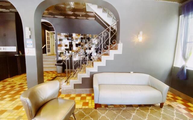 Nine20 Collins Apartments by Lowkl