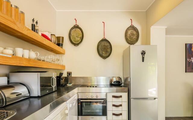 Lovely 1 Bedroom Apartment in Camps Bay