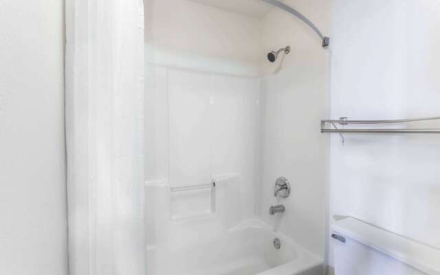 Super 8 by Wyndham Yorkville