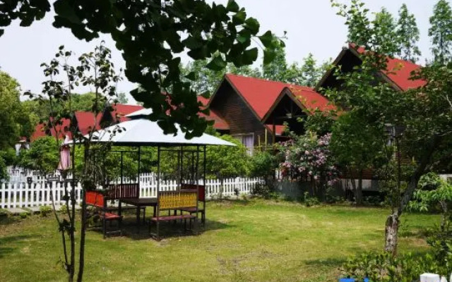 Xiangcaoyuan Holiday Farm