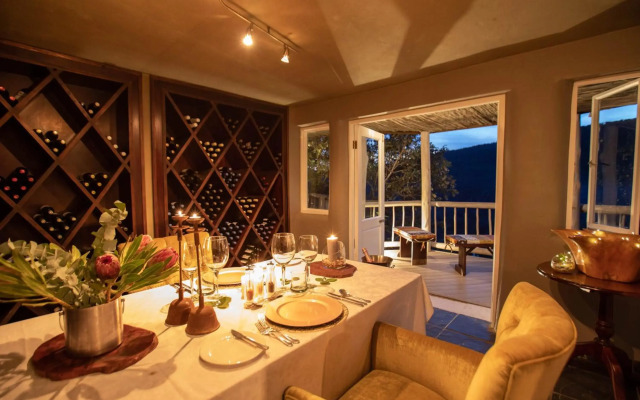 Clifftop Exclusive Safari Hideaway