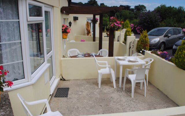 Crossways & Sea View Self Catering Holiday Cottages & Apartments