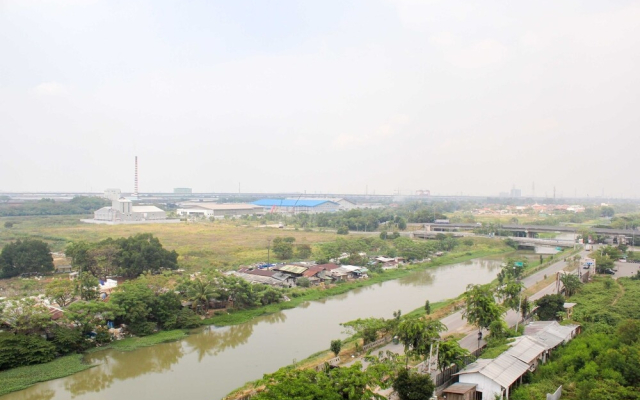 Homey And Cozy Studio At Riverview Jababeka Apartment