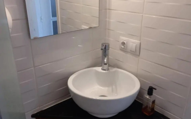 House with free parking, barbeque air conditioning