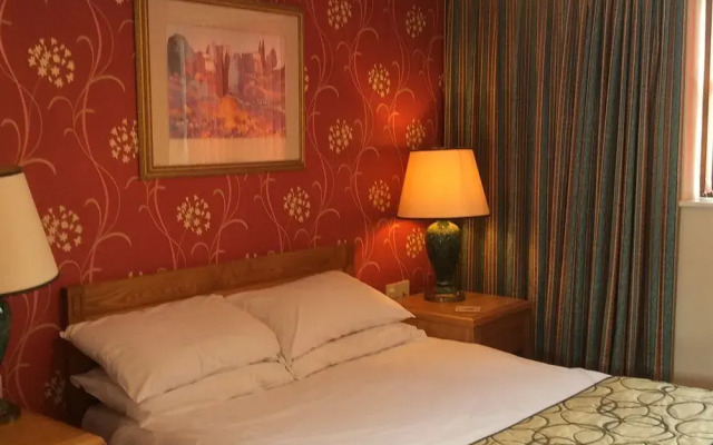 The Dark Barn Lodge - Guest House