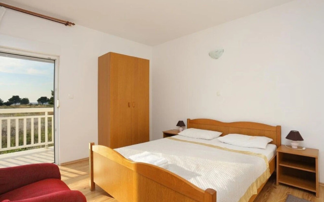 Lias - With Restaurant - A4