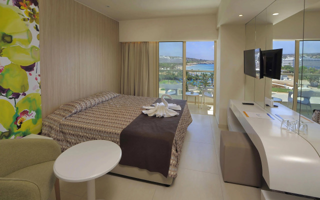 Nelia Beach Hotel & Spa