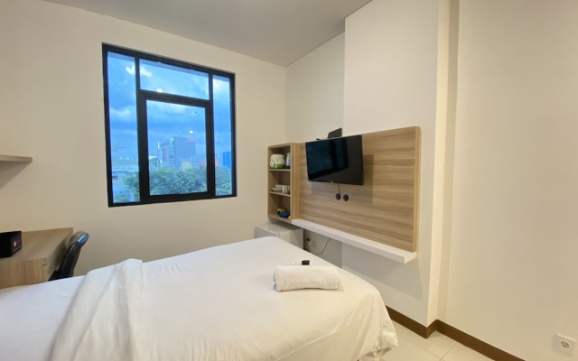Simply Studio Room Semi Apartment at The Lodge Paskal near BINUS University – Guest Rooms – Bandung