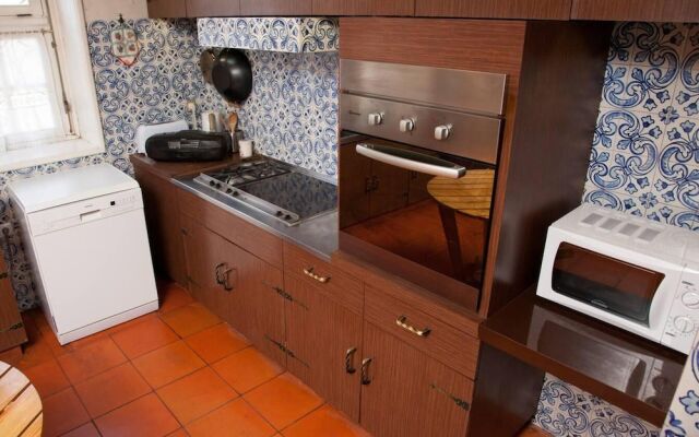 Captivating 6-bed House in Grijó