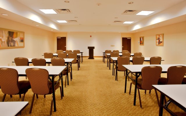 Holiday Inn Express Hotel & Suites Ocoee East by IHG